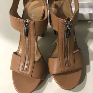 Michael Micheal KORS Size 10 Tan